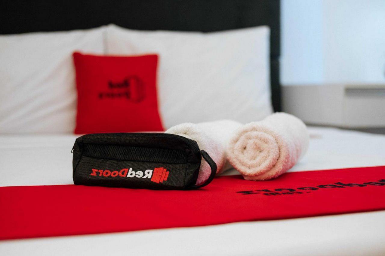 Reddoorz @ Taman Royal Tangerang Hotel Exterior foto